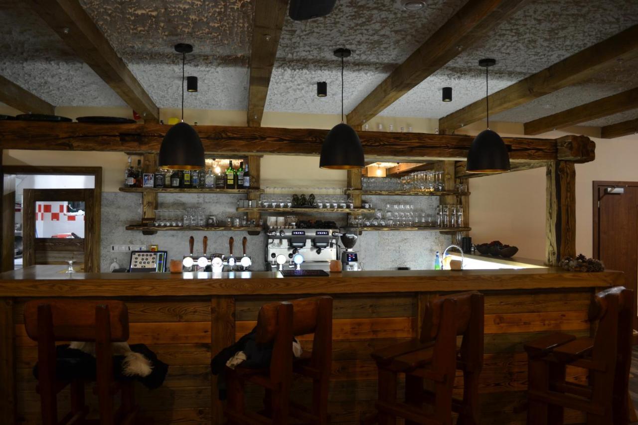 Tri Kopy*** - Penzion, Restauracia A Pizza Smrečany Eksteriør bilde