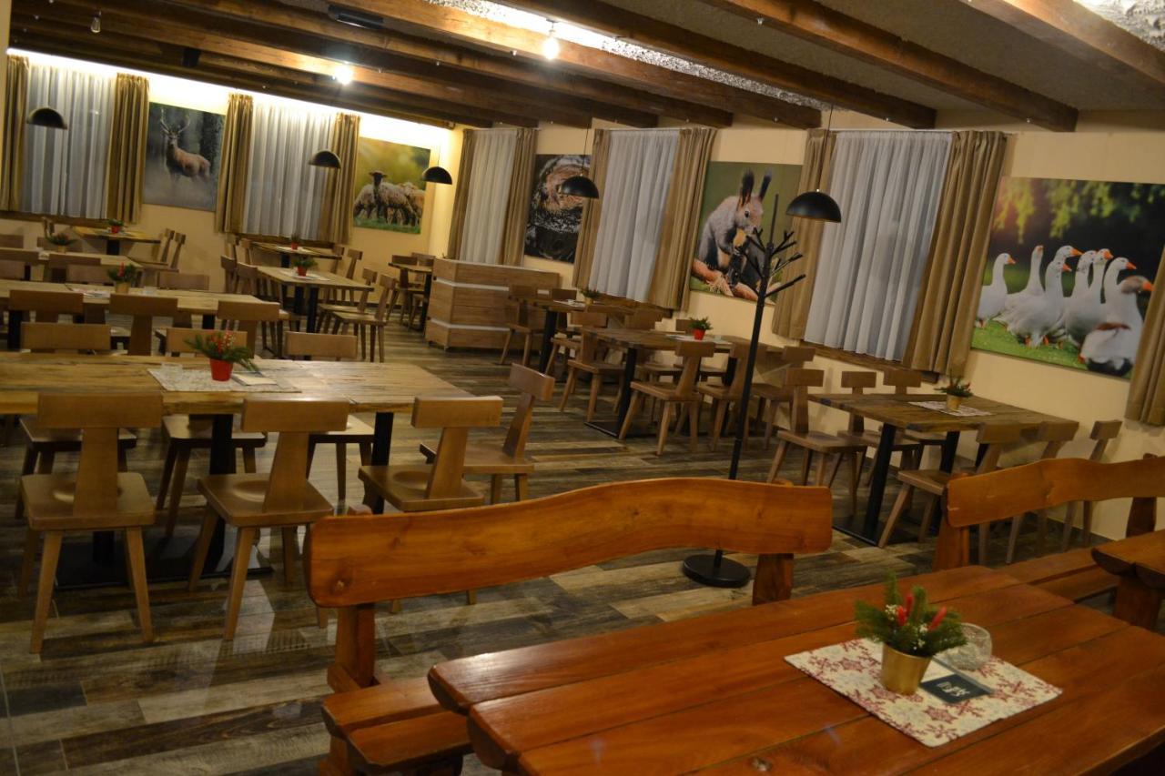 Tri Kopy*** - Penzion, Restauracia A Pizza Smrečany Eksteriør bilde